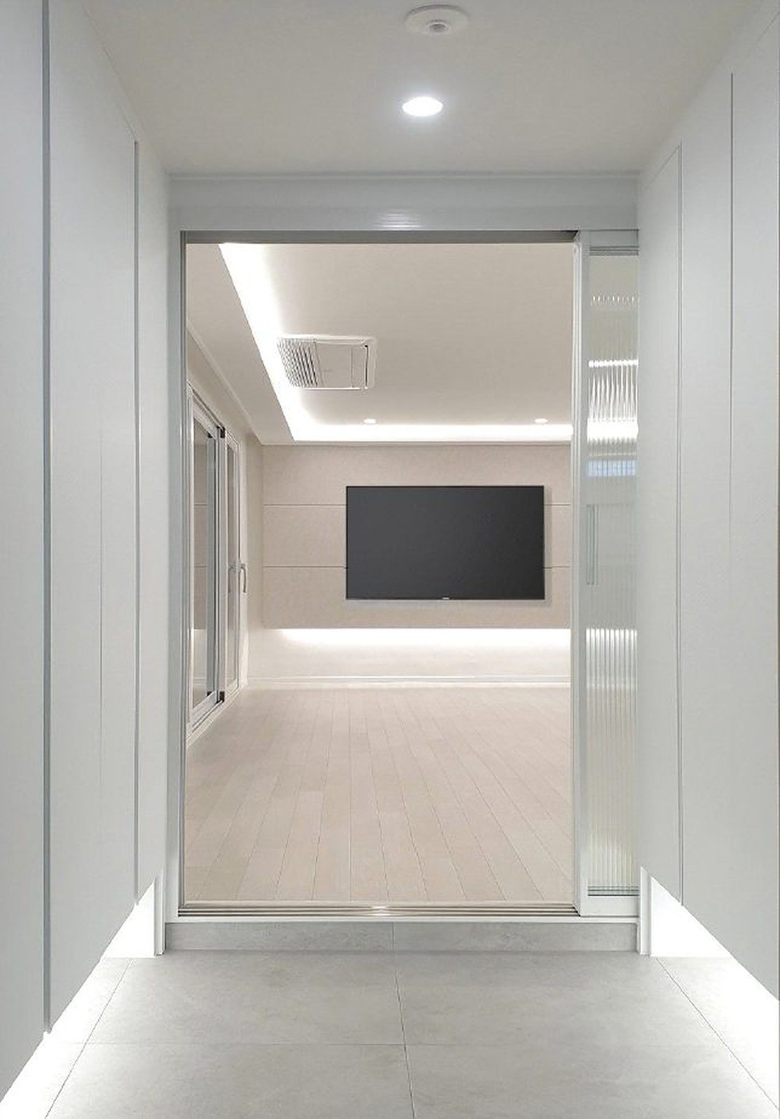 Yeokchon -dong House Remodeling — interior by HDG