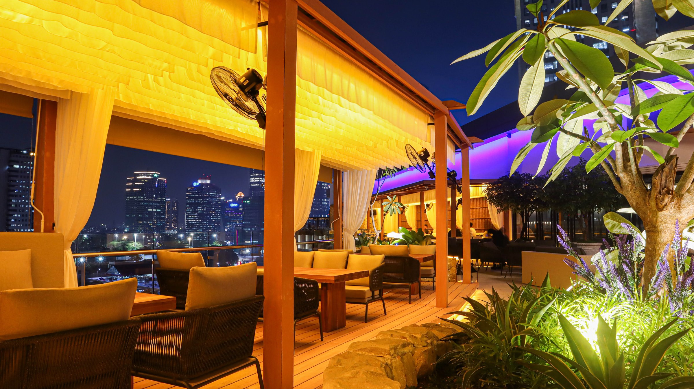NUBE 9 Skylounge & GOLF Jakarta, Indonesia — by HDG