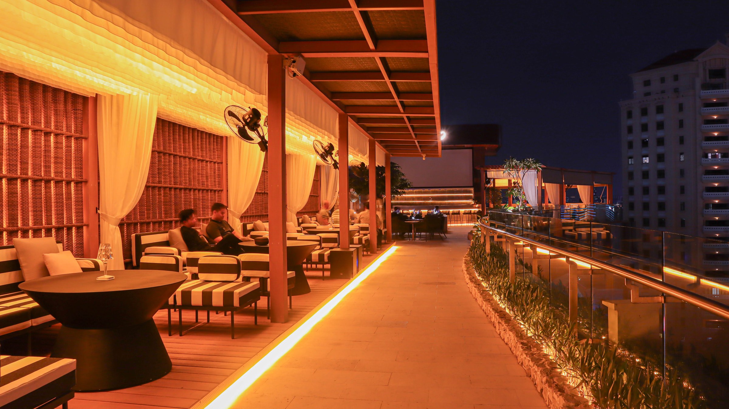 NUBE 9 Skylounge & GOLF Jakarta, Indonesia — by HDG