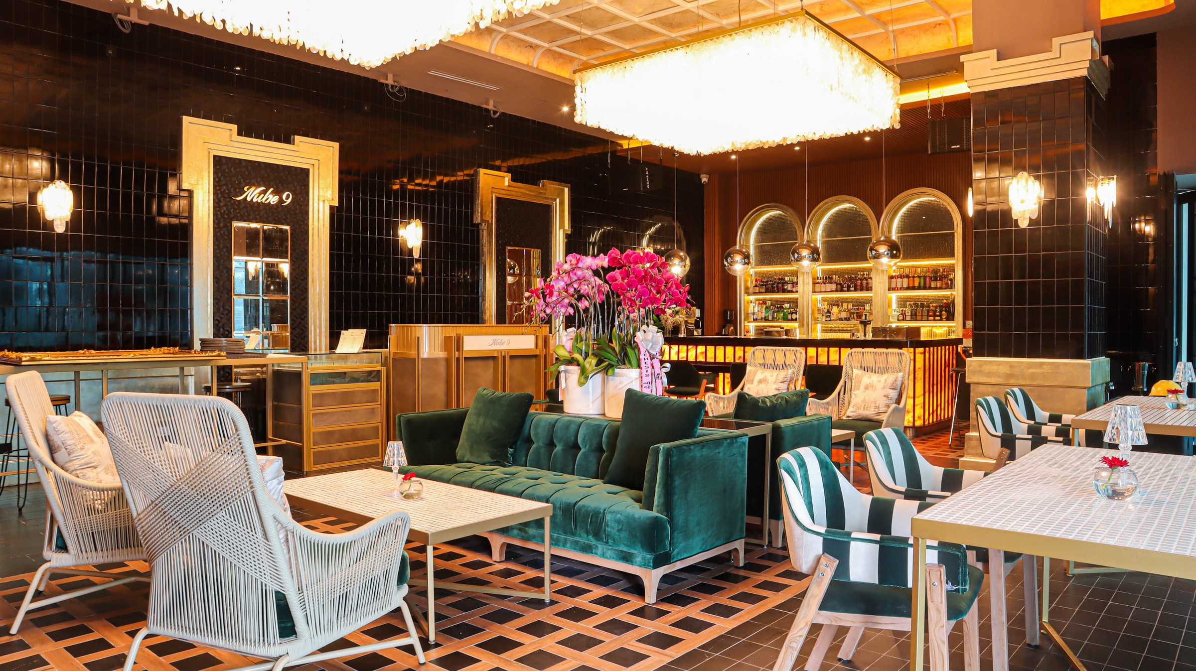 NUBE 9 Skylounge & GOLF Jakarta, Indonesia — by HDG