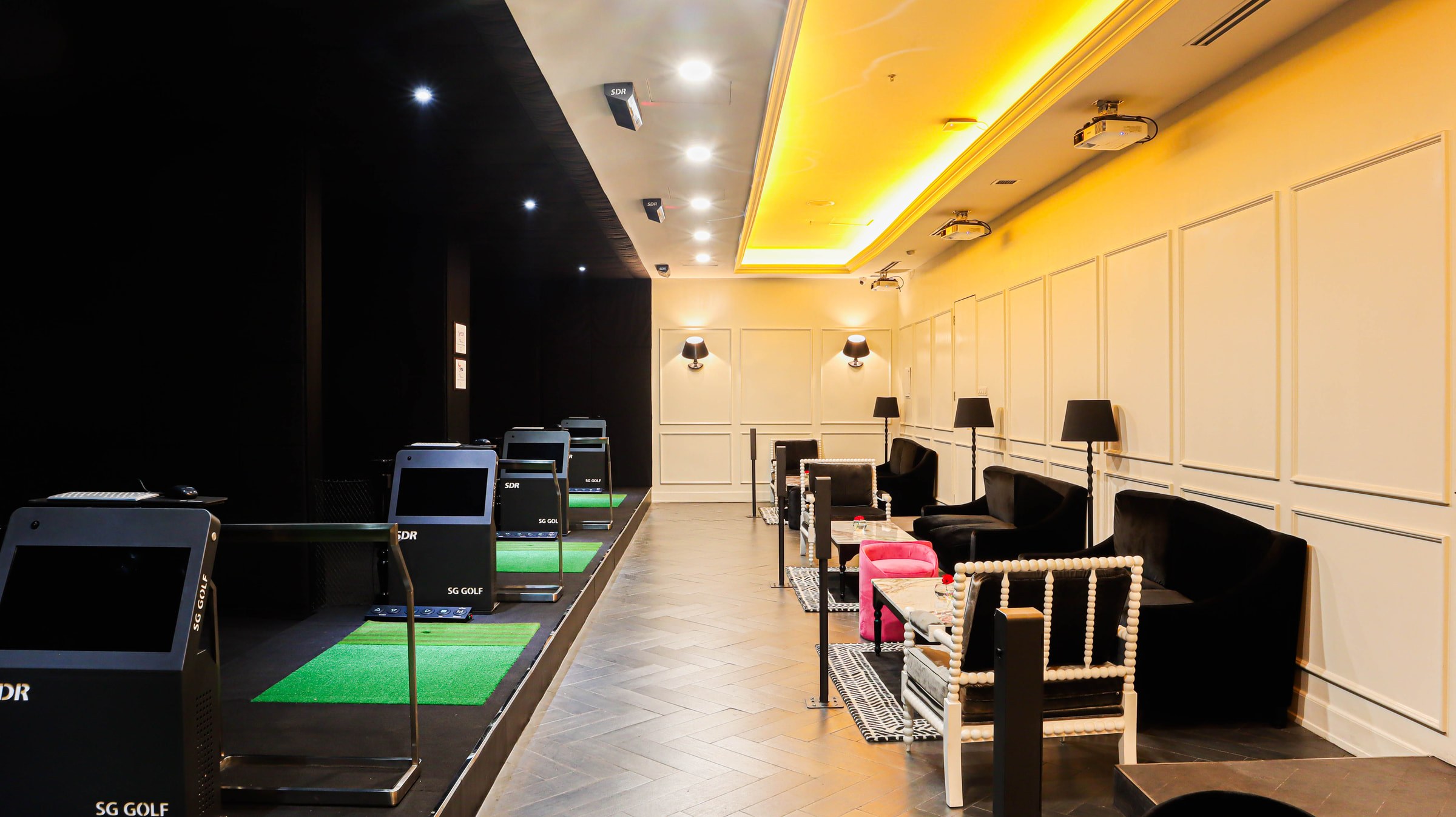 NUBE 9 Skylounge & GOLF Jakarta, Indonesia — by HDG
