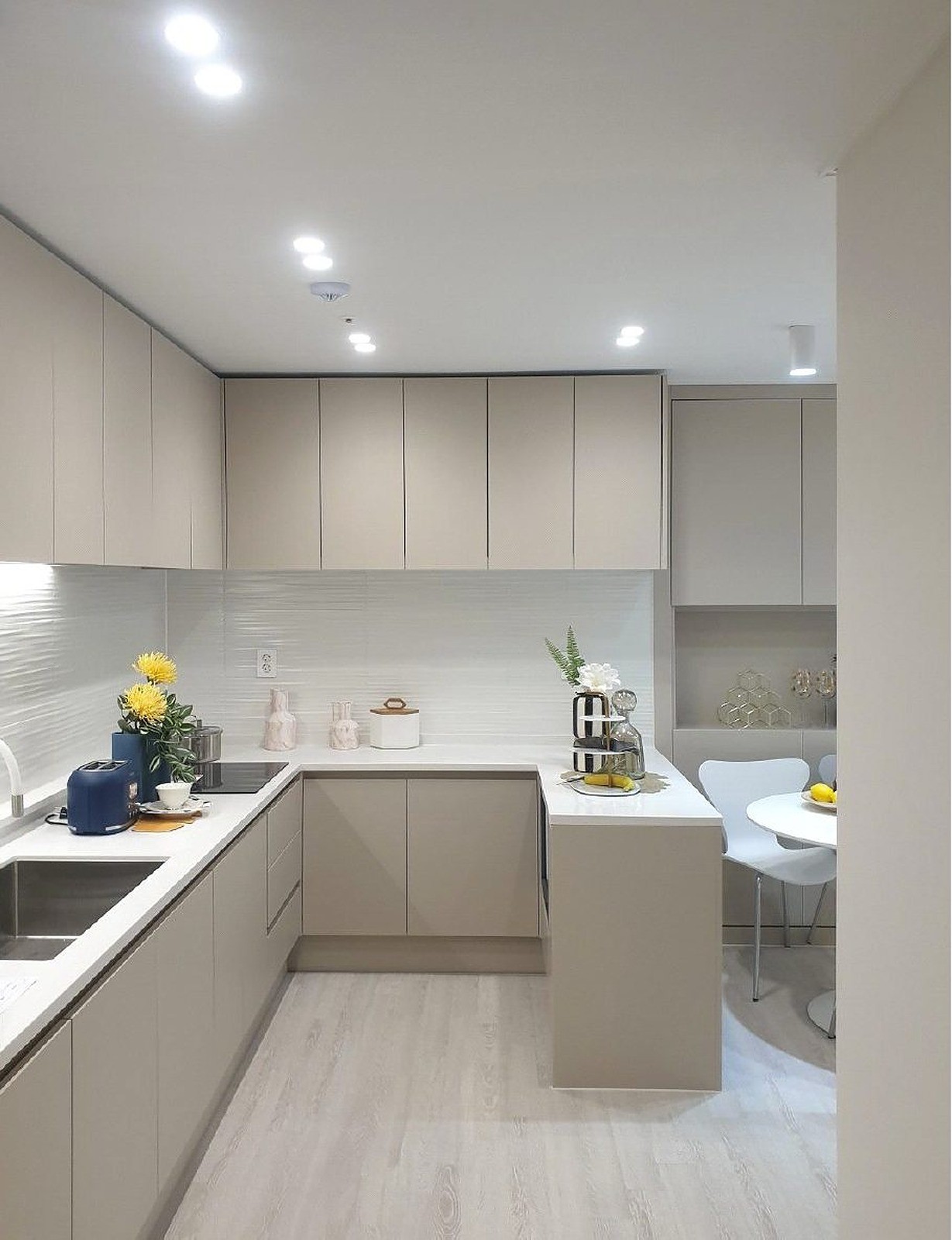 Sipjeong -dong Housing Complex Bupyeong, Korea — interior by HDG